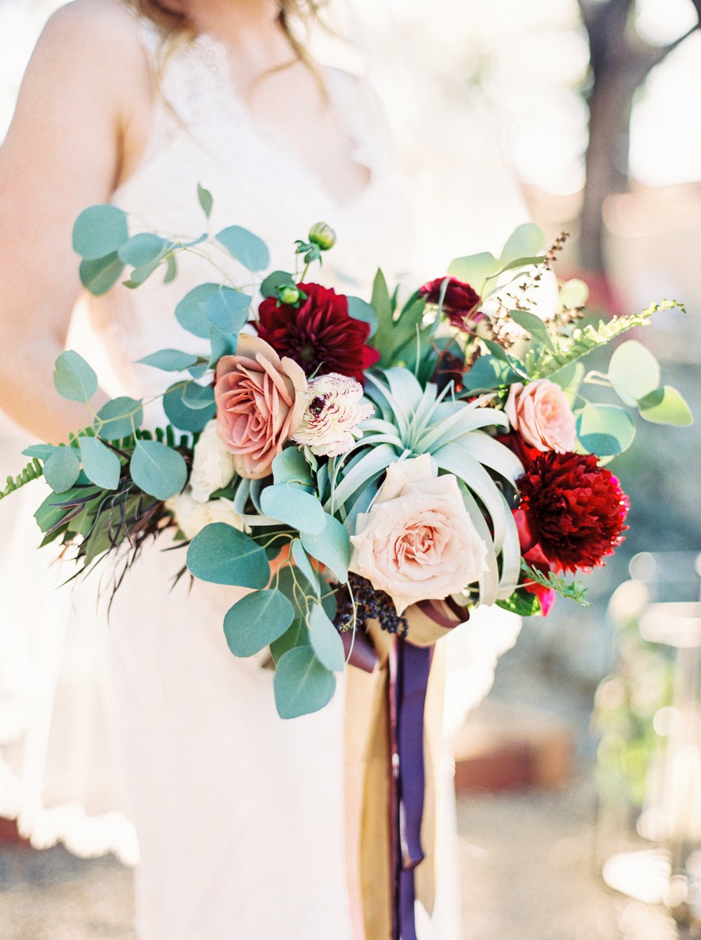 cozy-estate-wedding-with-modern-earthy