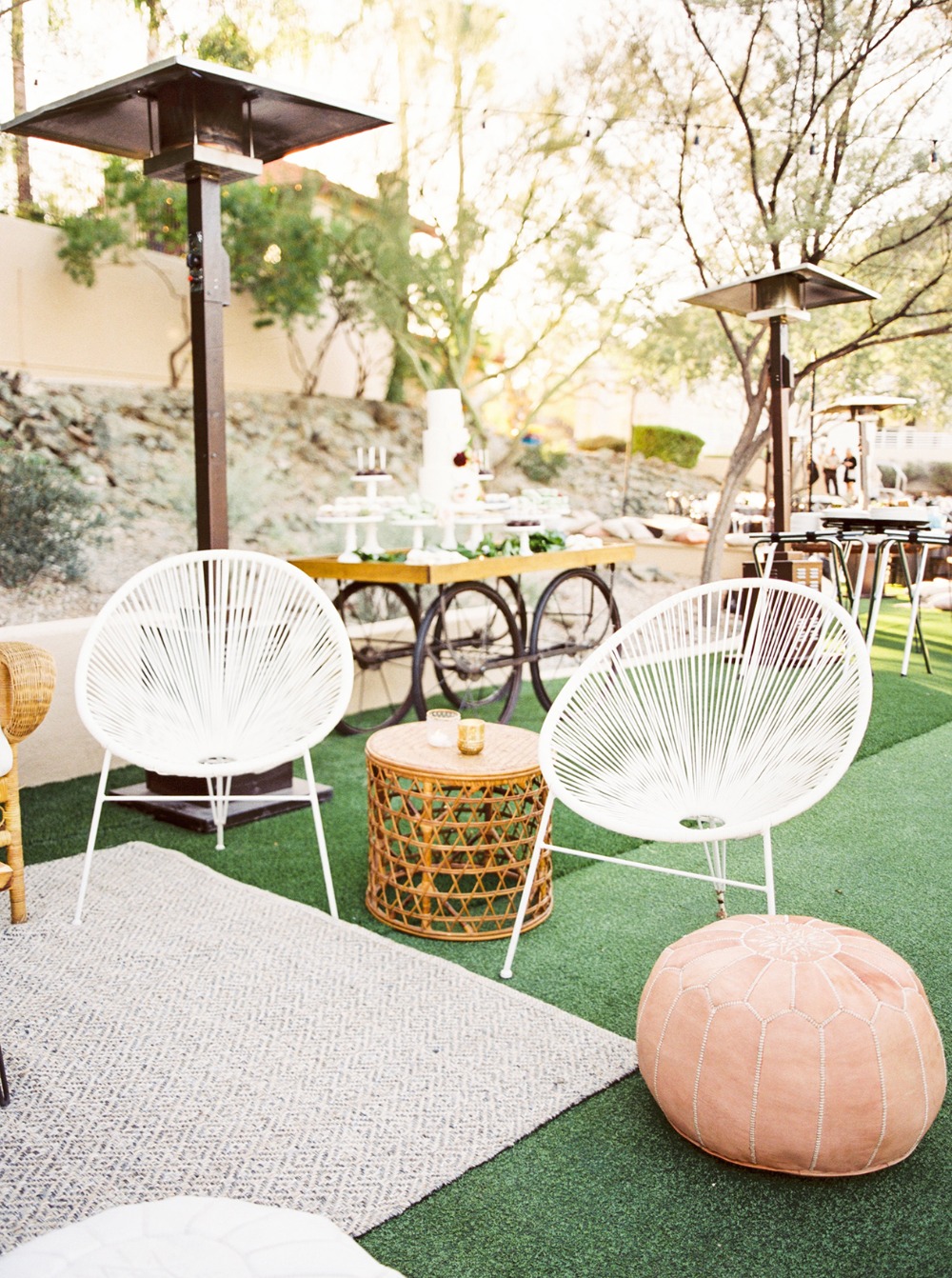 cozy-estate-wedding-with-modern-earthy