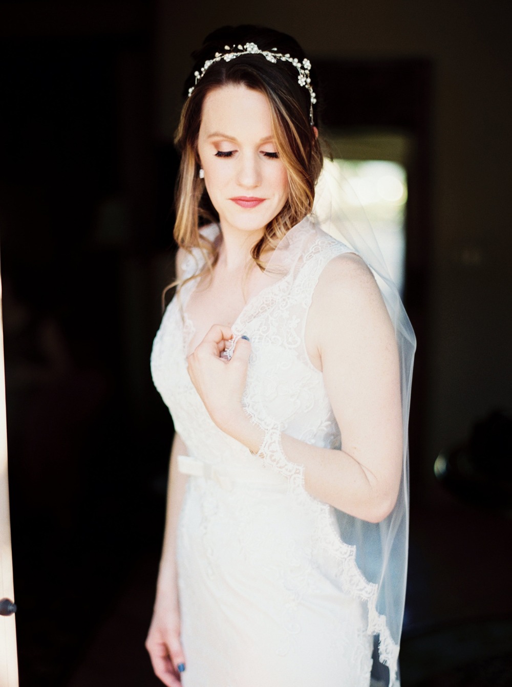 cozy-estate-wedding-with-modern-earthy