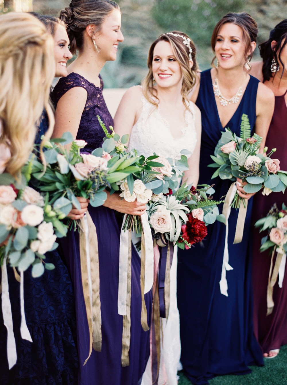 cozy-estate-wedding-with-modern-earthy