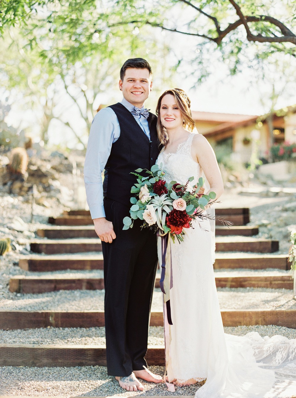 cozy-estate-wedding-with-modern-earthy