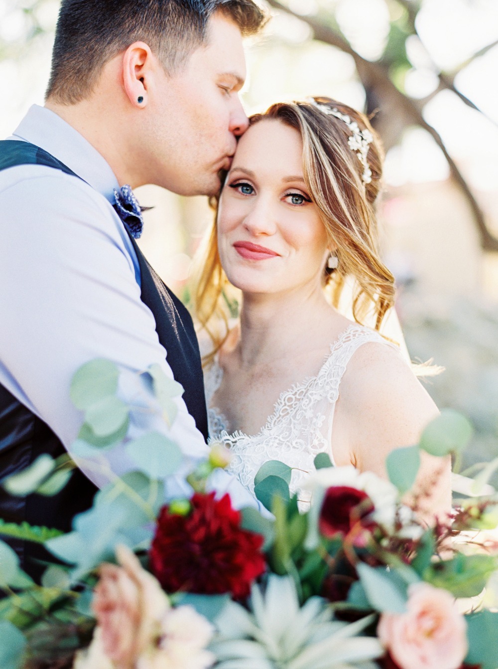 cozy-estate-wedding-with-modern-earthy