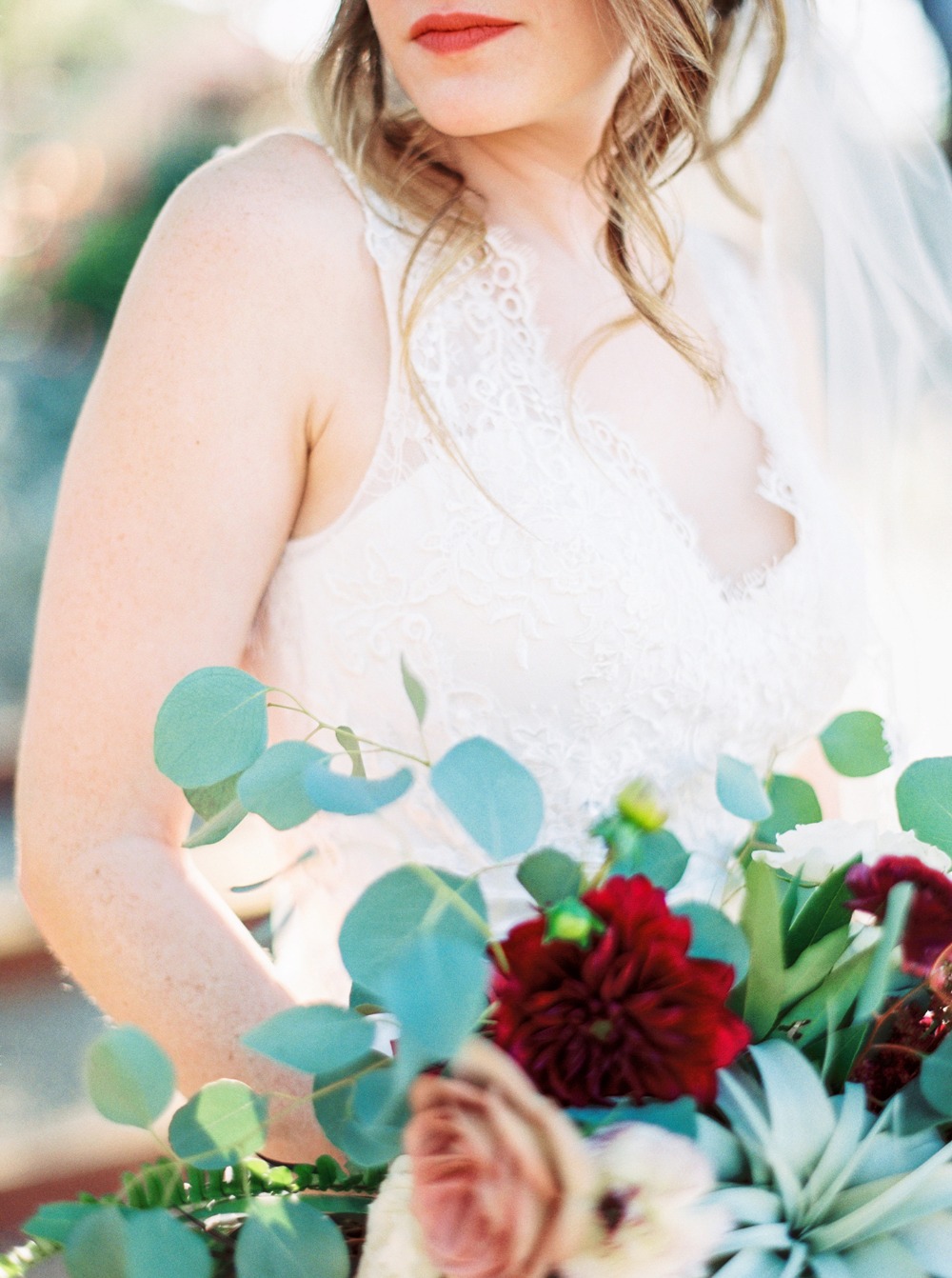 cozy-estate-wedding-with-modern-earthy
