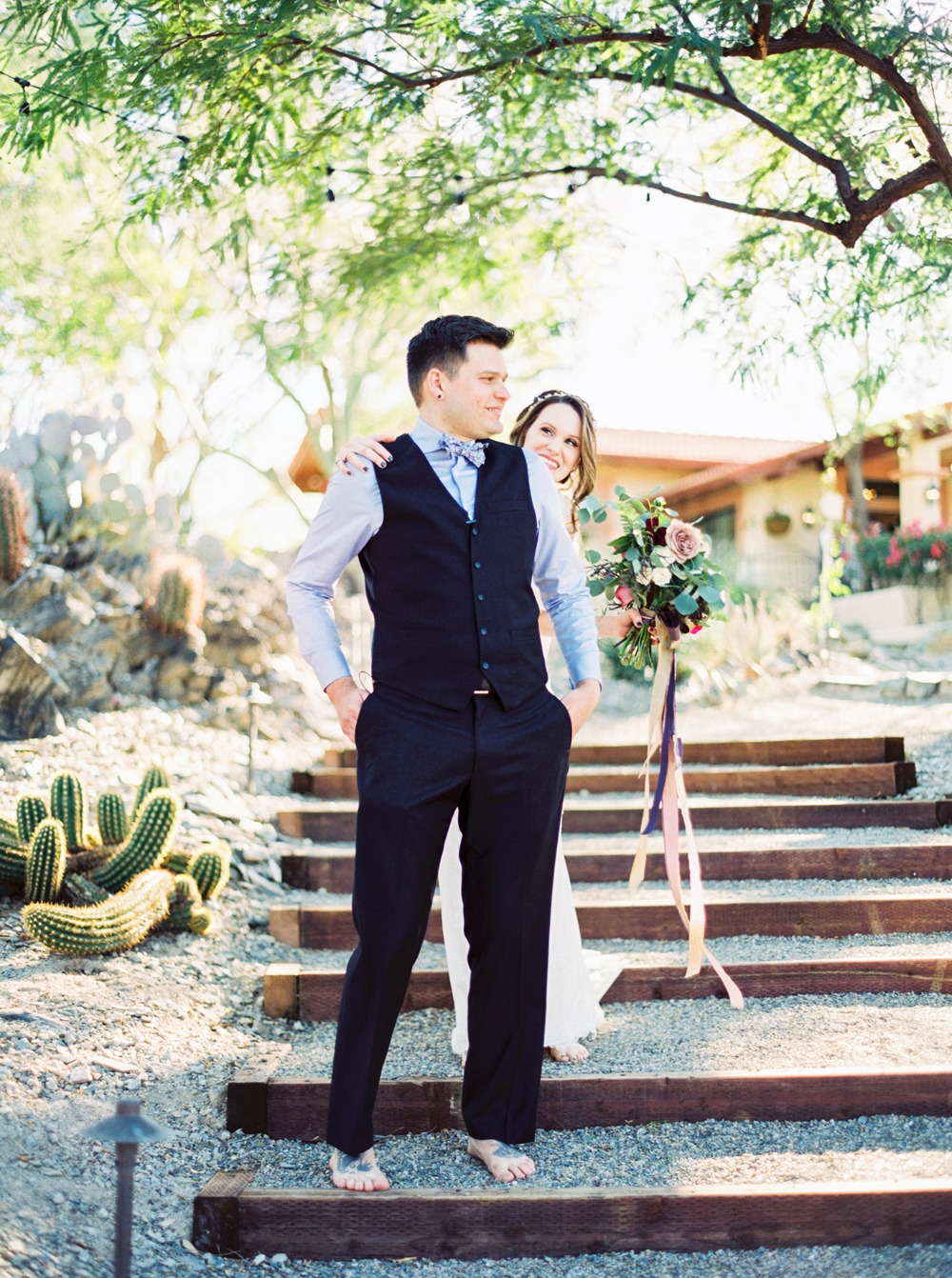 cozy-estate-wedding-with-modern-earthy
