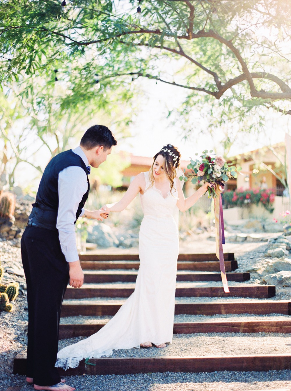 cozy-estate-wedding-with-modern-earthy