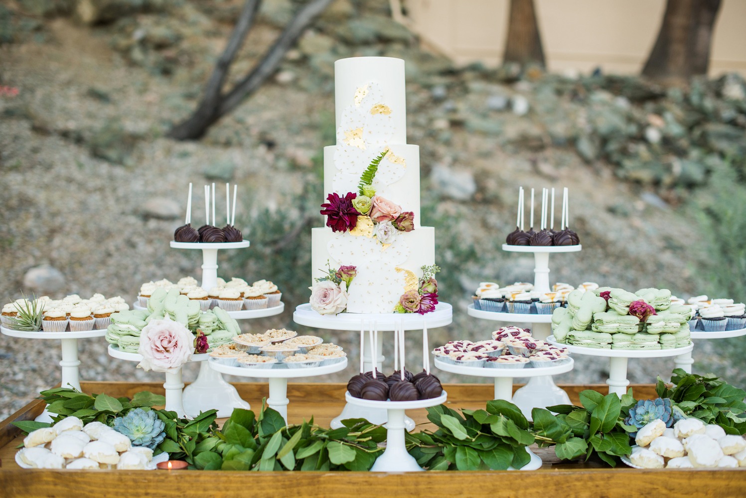 cozy-estate-wedding-with-modern-earthy