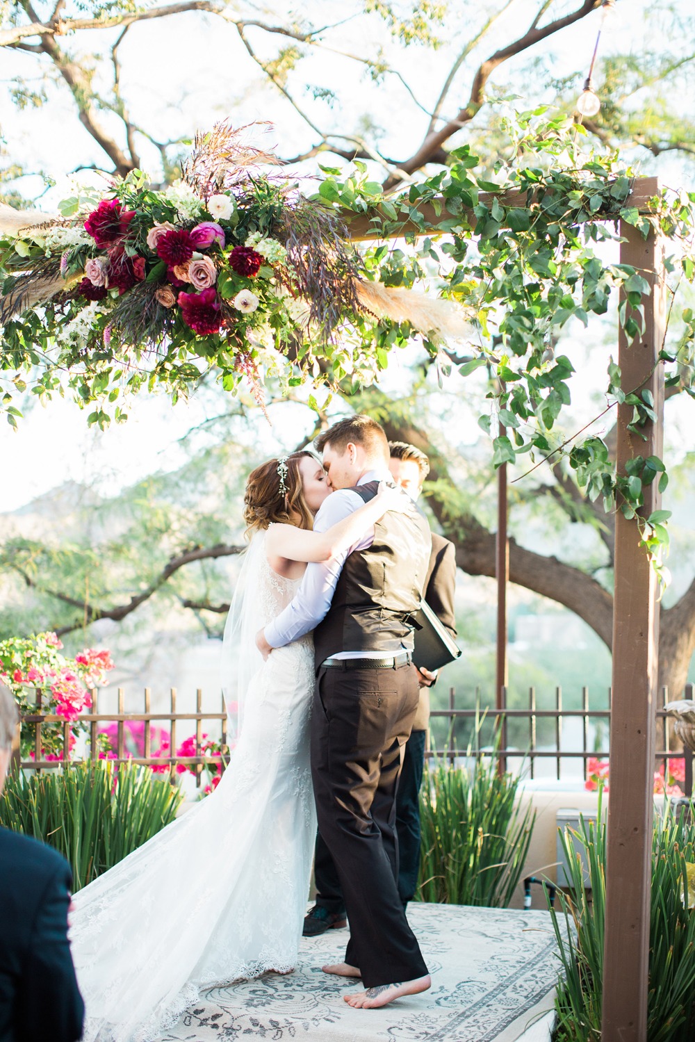 cozy-estate-wedding-with-modern-earthy