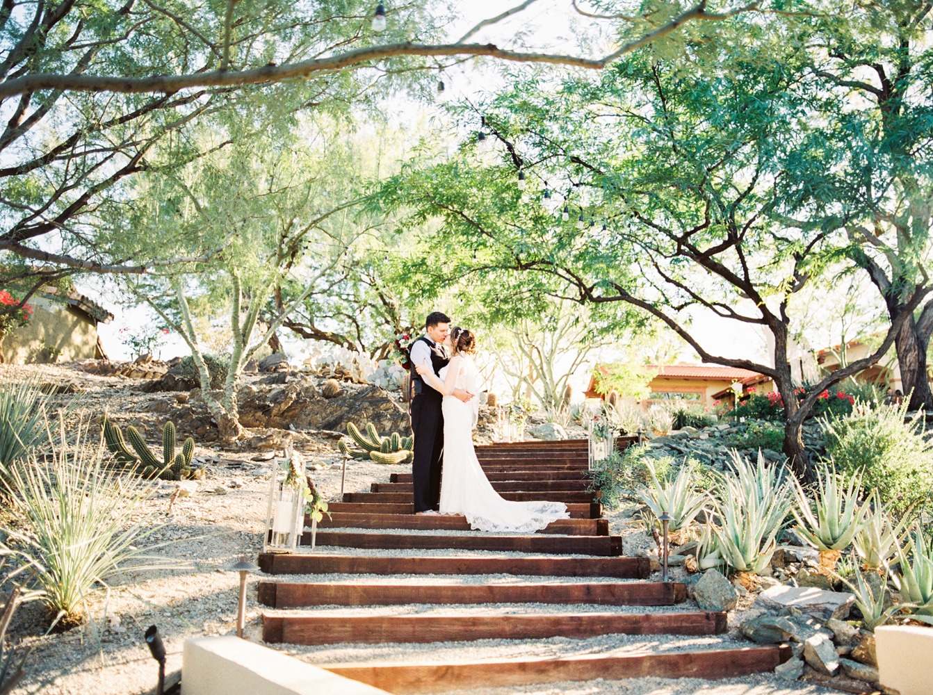 cozy-estate-wedding-with-modern-earthy