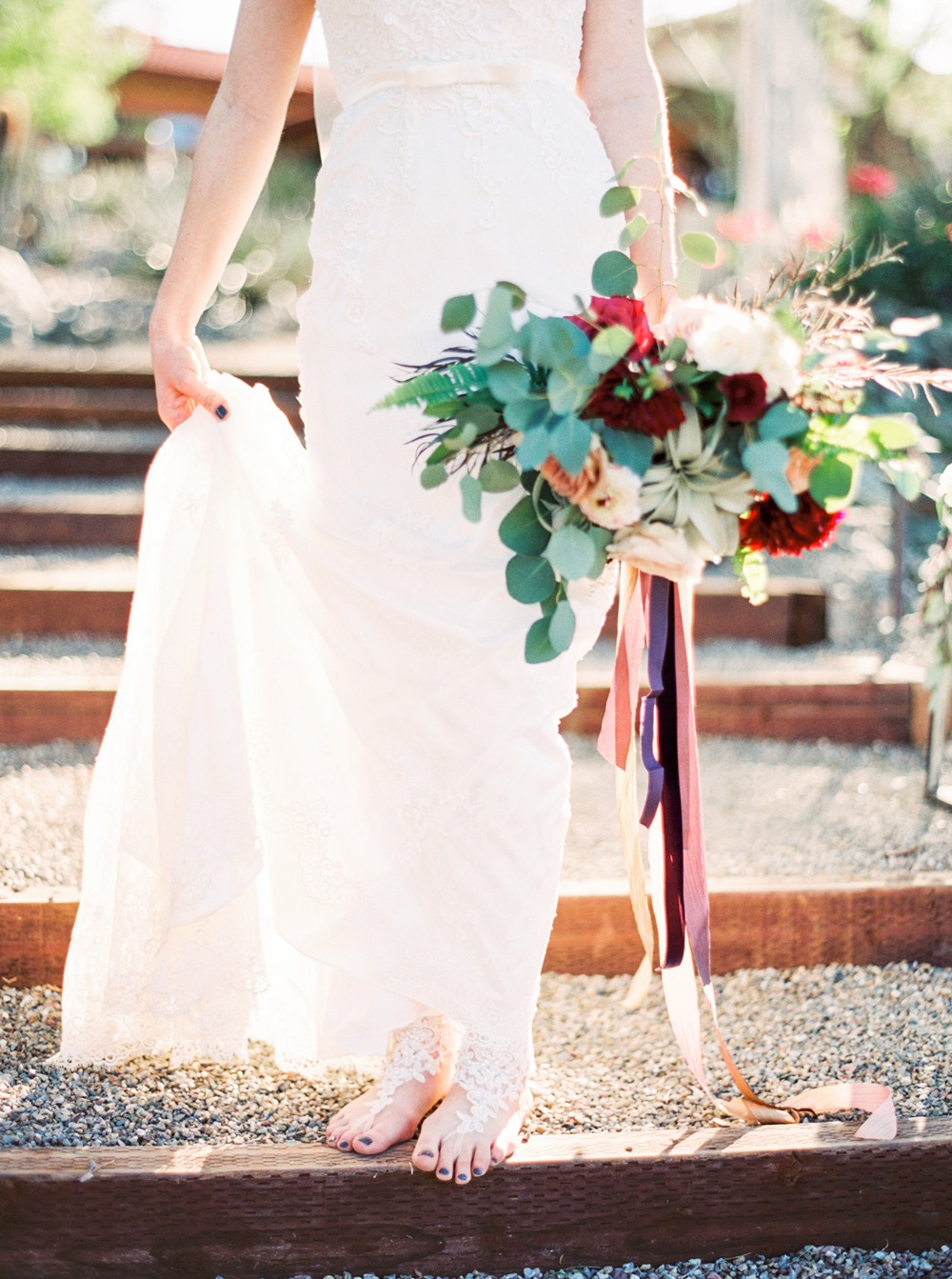 cozy-estate-wedding-with-modern-earthy