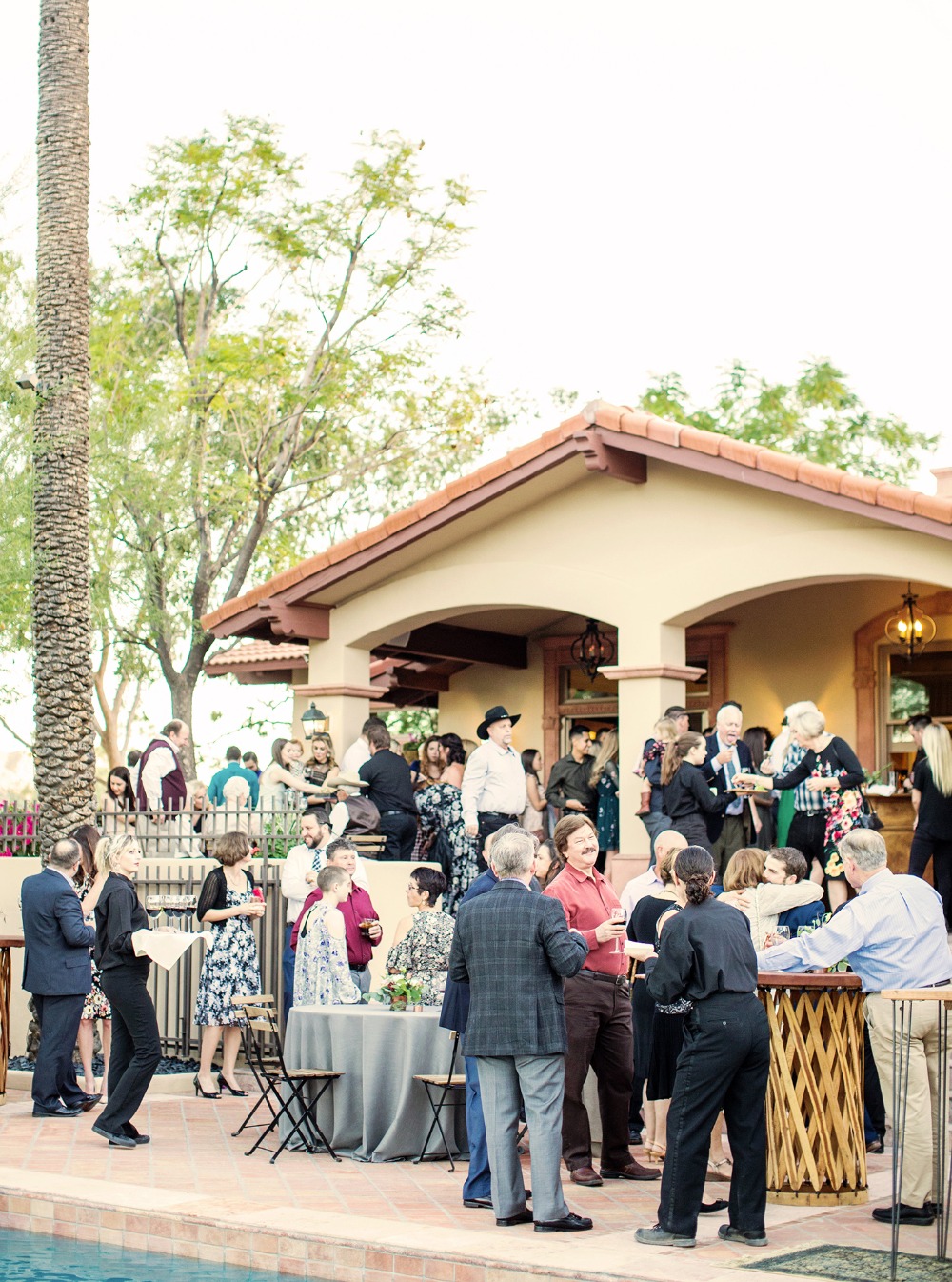 cozy-estate-wedding-with-modern-earthy