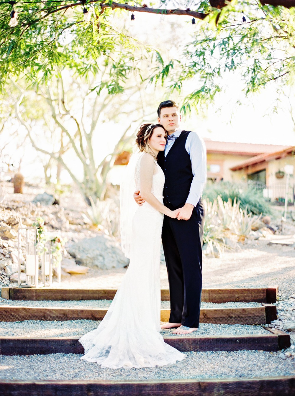 cozy-estate-wedding-with-modern-earthy