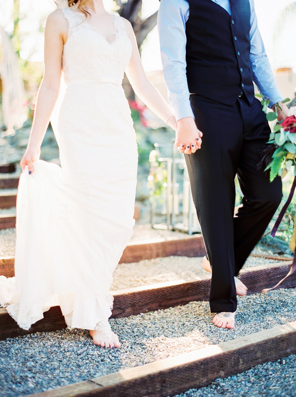 cozy-estate-wedding-with-modern-earthy