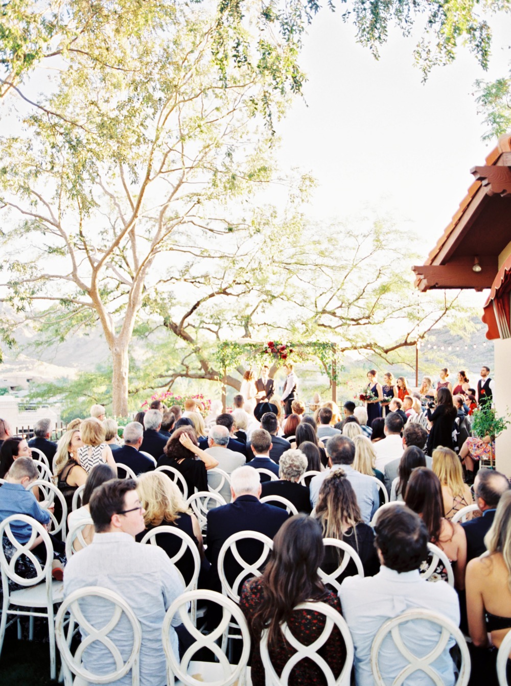 cozy-estate-wedding-with-modern-earthy
