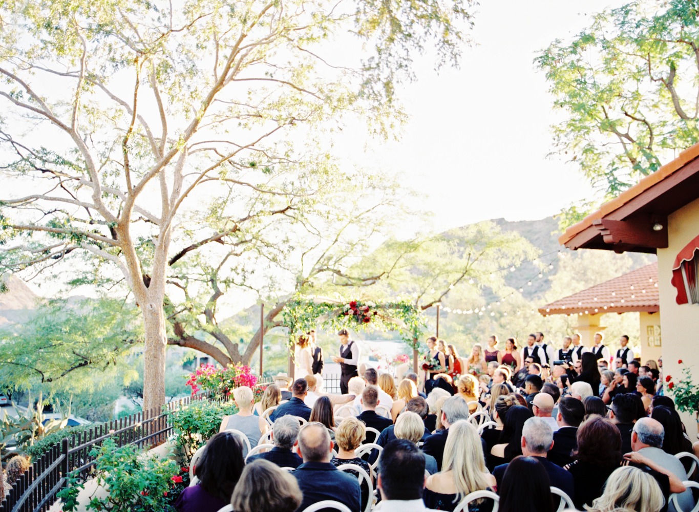 cozy-estate-wedding-with-modern-earthy