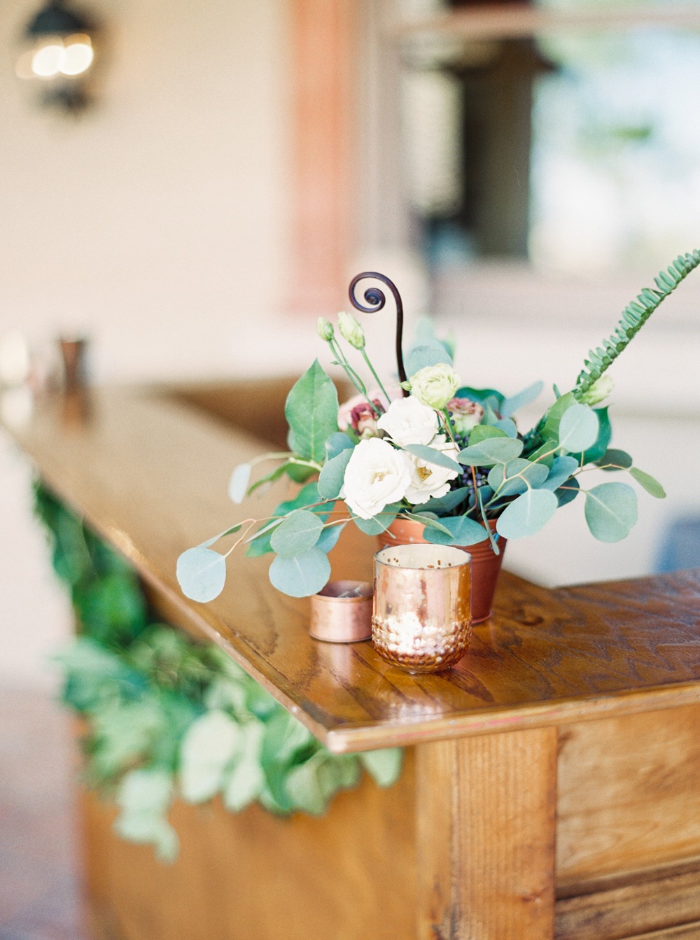 cozy-estate-wedding-with-modern-earthy