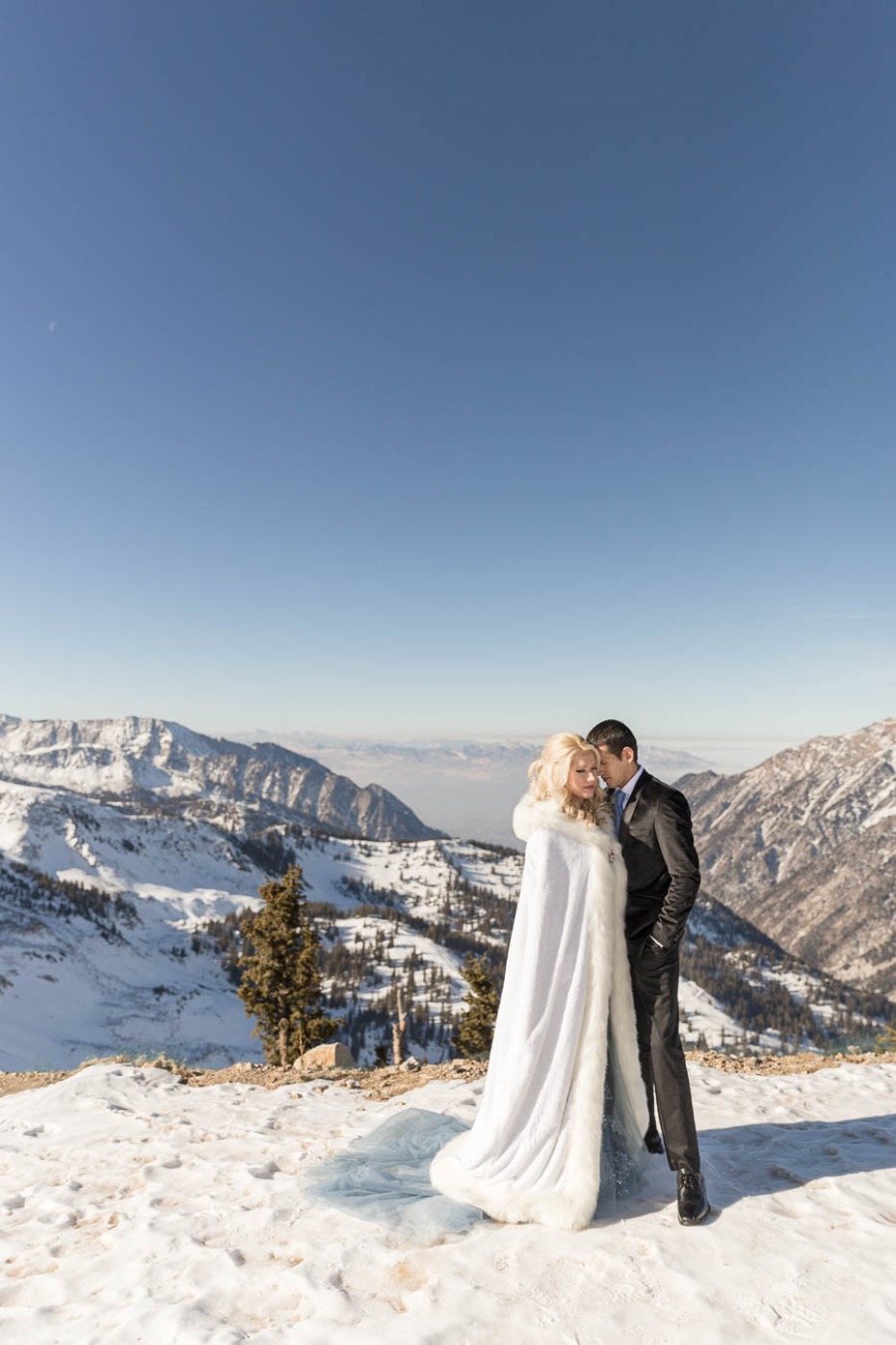 romantic winter wedding photos
