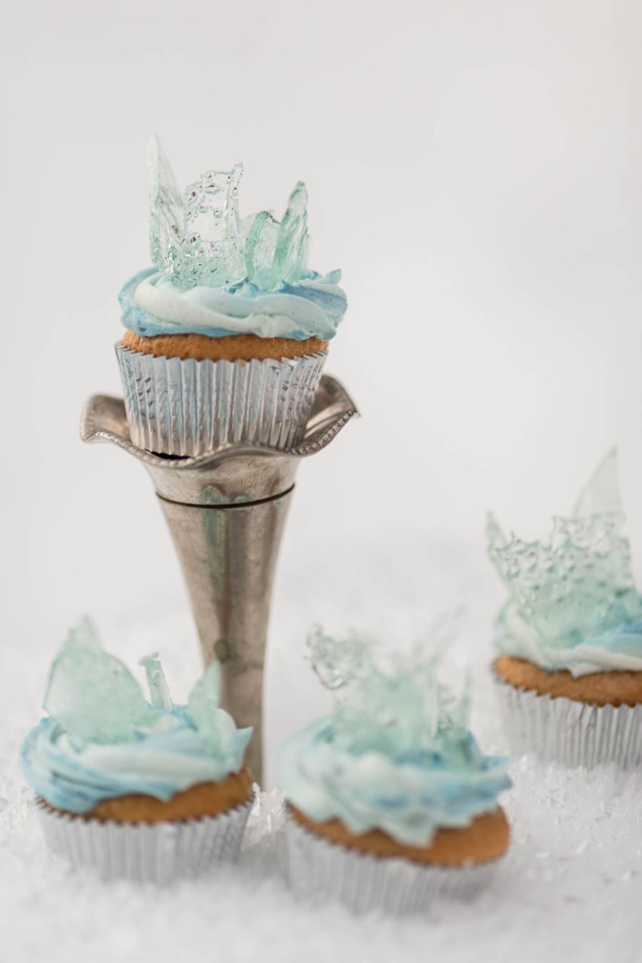 Disneys Frozen inspired wedding cupcakes