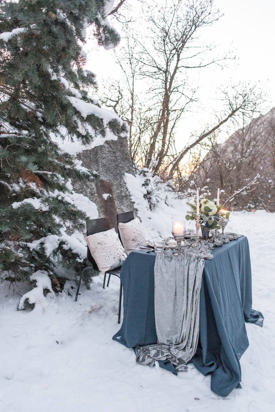 blue and silver winter wedding table decor