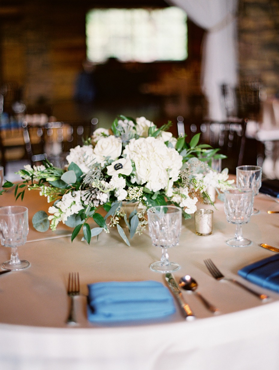 round table centerpiece idea for your rustic chic wedding