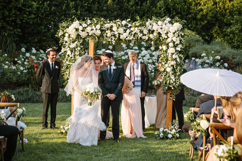 elegant outdoor wedding ceremony
