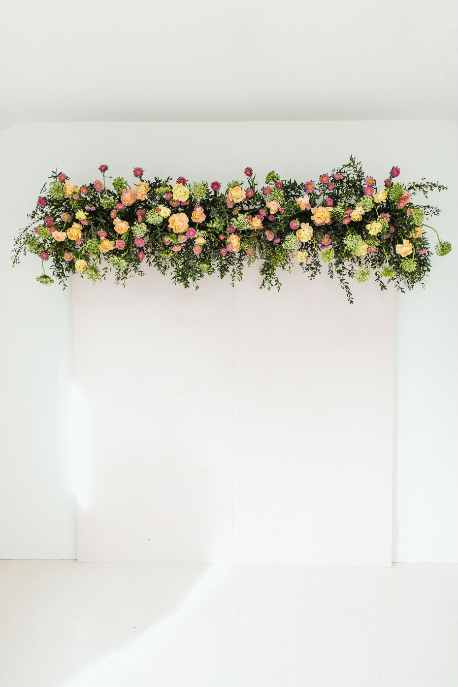 how to build a flower photo booth backdrop