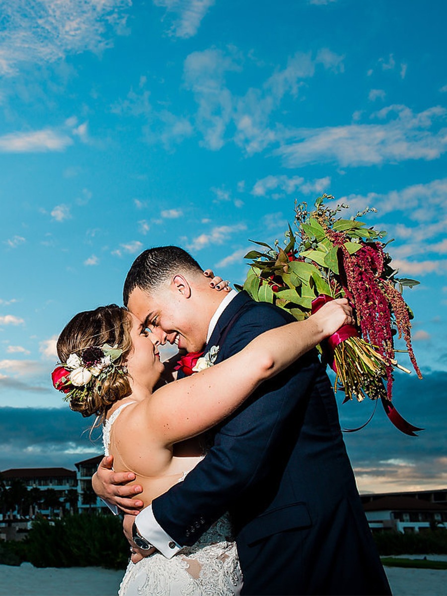 How To Have A Modern Chic Beach Wedding In Mexico