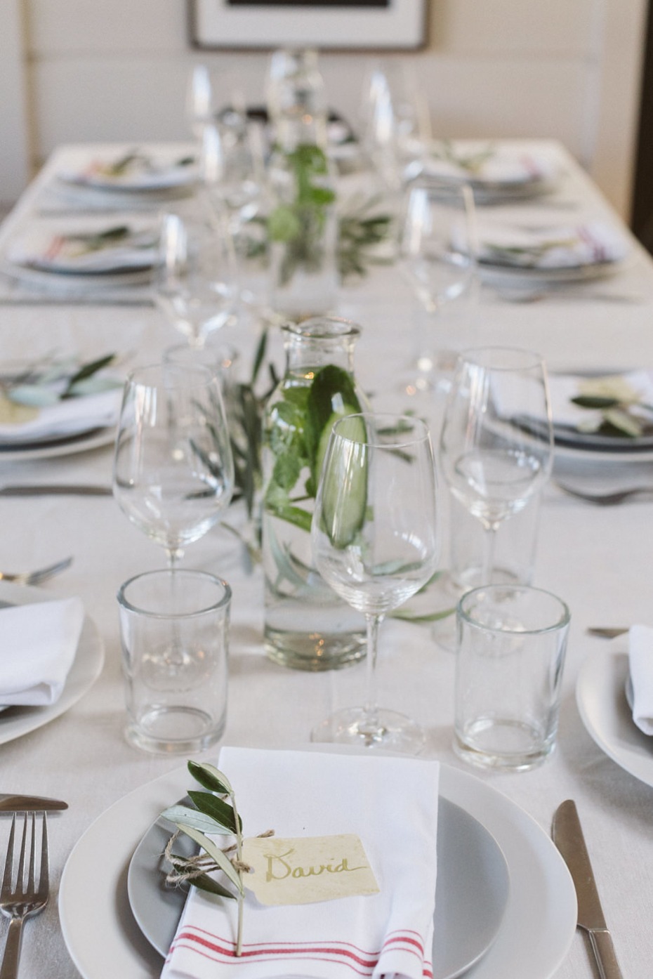 white and grey wedding table decor simple and chic