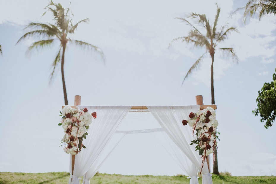 Maui wedding arch