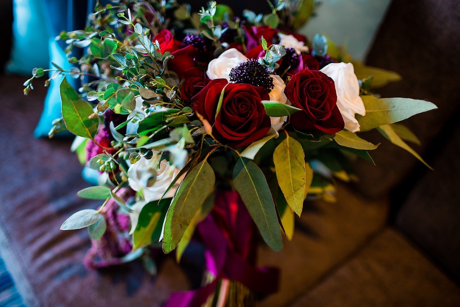 classic white and red wedding bouquet