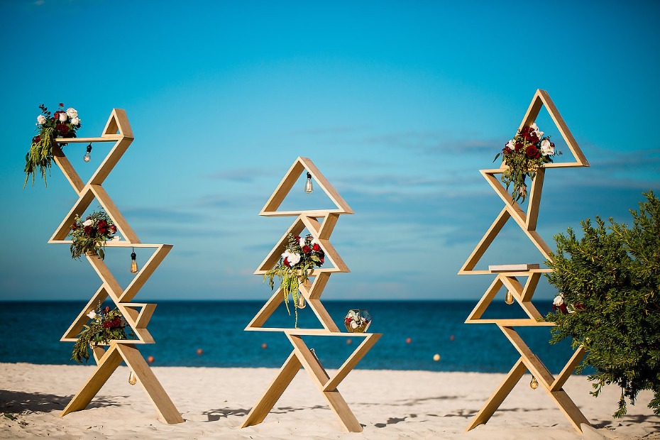 fun and funky modern ceremony backdrop