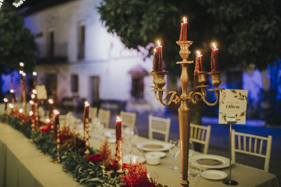 elegant candelabra wedding table