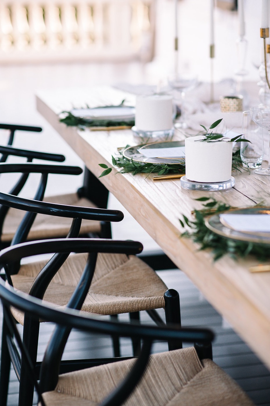 elegant and minimalist wedding table for your garden wedding