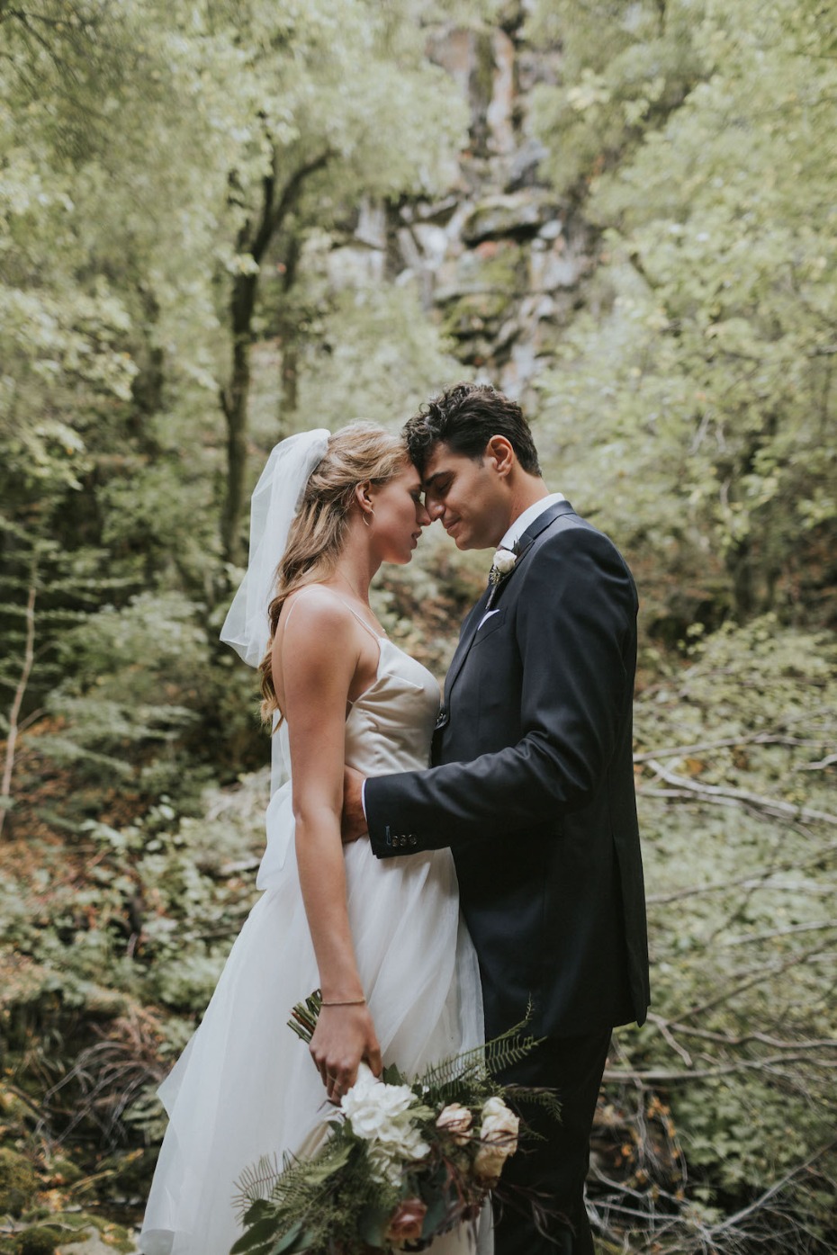 romantic wedding photos in the forest