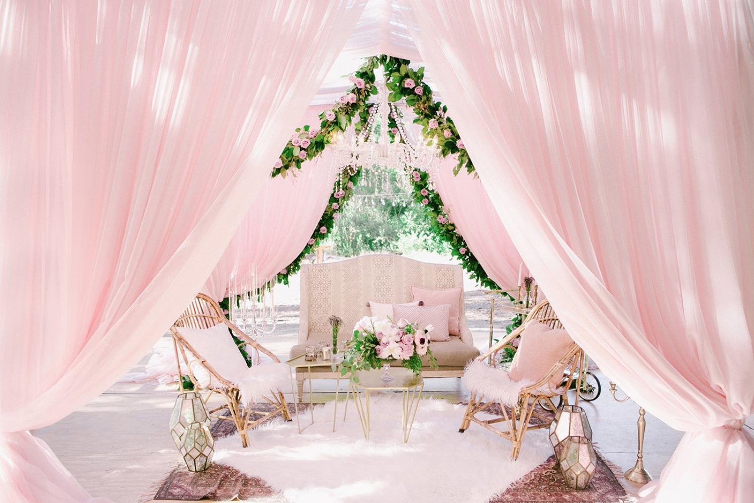 this-untamed-wedding-shoot-is-g-l-a-m