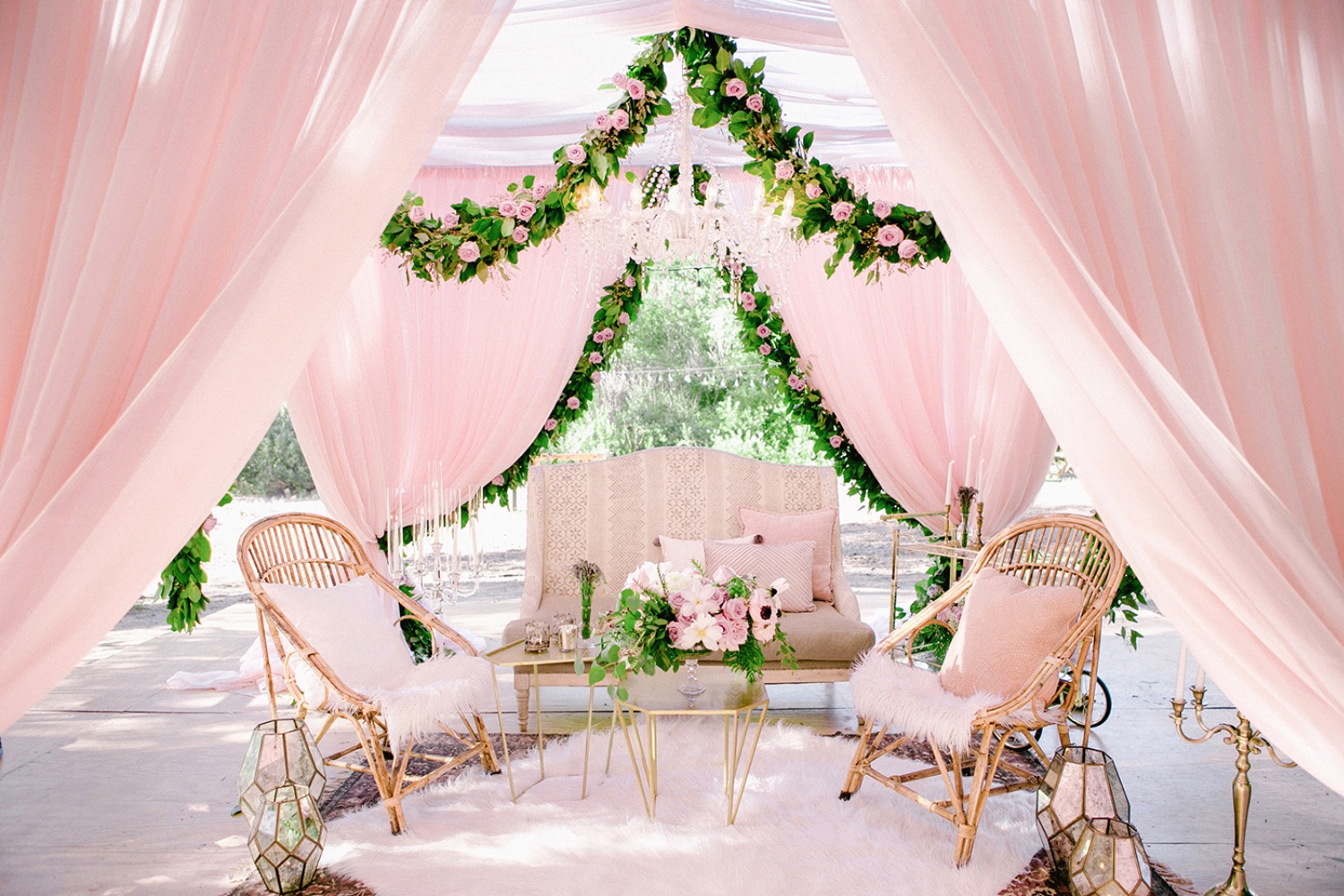 this-untamed-wedding-shoot-is-g-l-a-m
