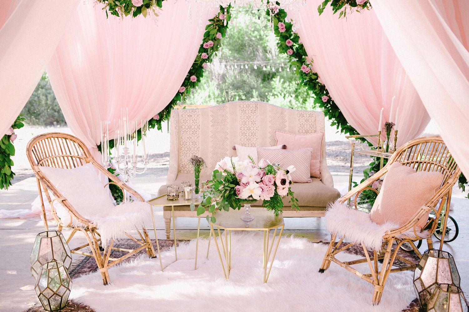 this-untamed-wedding-shoot-is-g-l-a-m