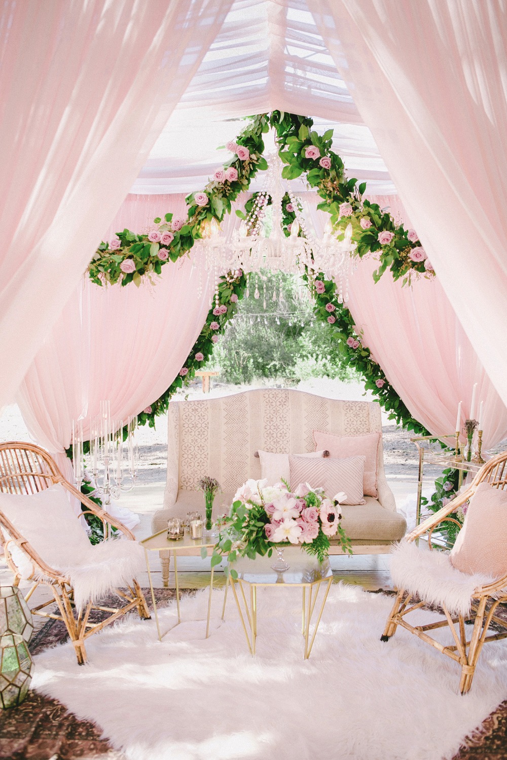 this-untamed-wedding-shoot-is-g-l-a-m