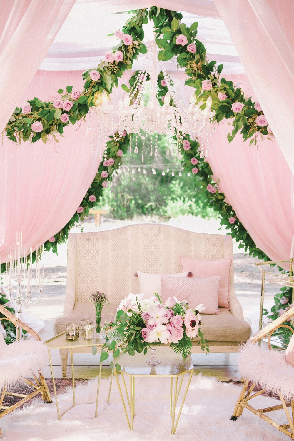 this-untamed-wedding-shoot-is-g-l-a-m