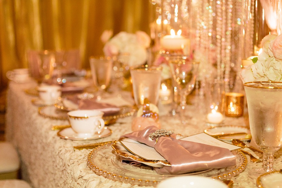 Glamourous gold, white and blush table decor