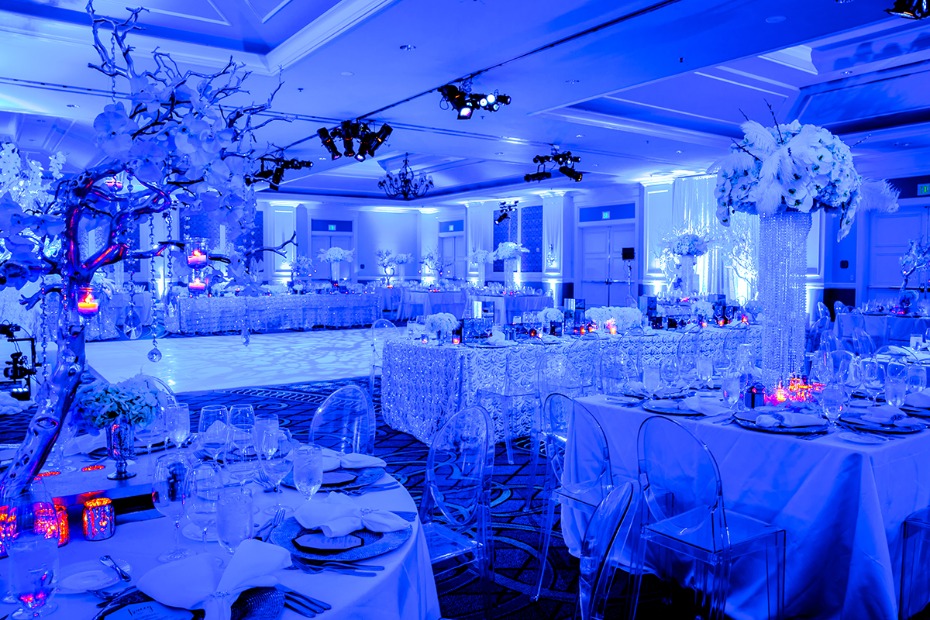 Elegant wedding reception hall decorated in blue and white tones