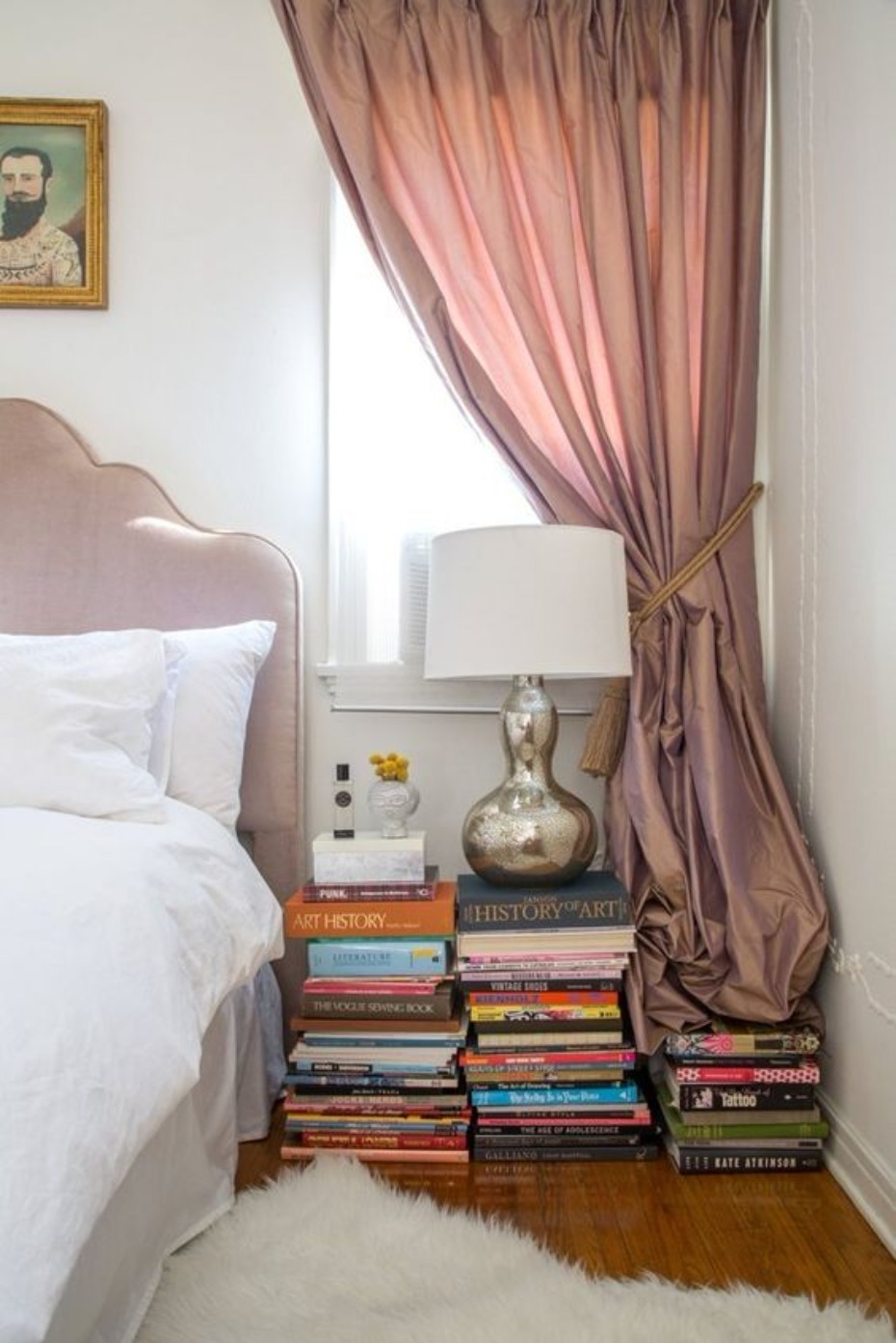 bookworm inspired bedroom idea