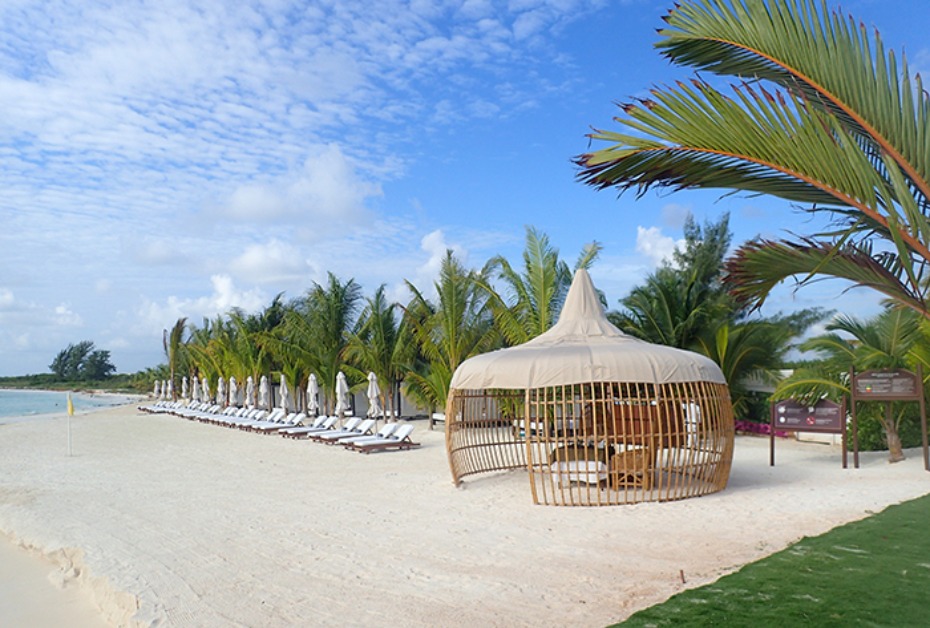 private white sand beach for visitors of the Palafitos