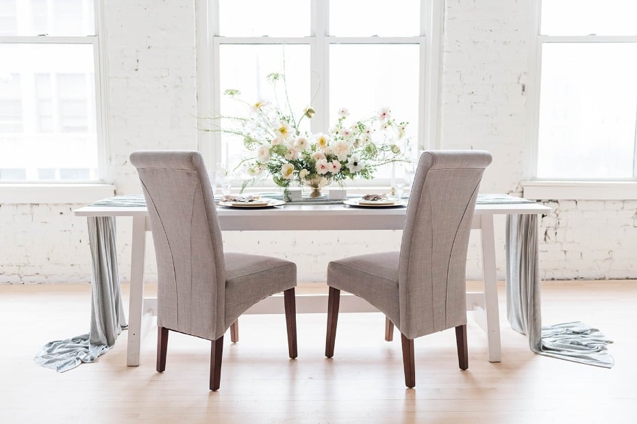 Elegant sweetheart table for spring