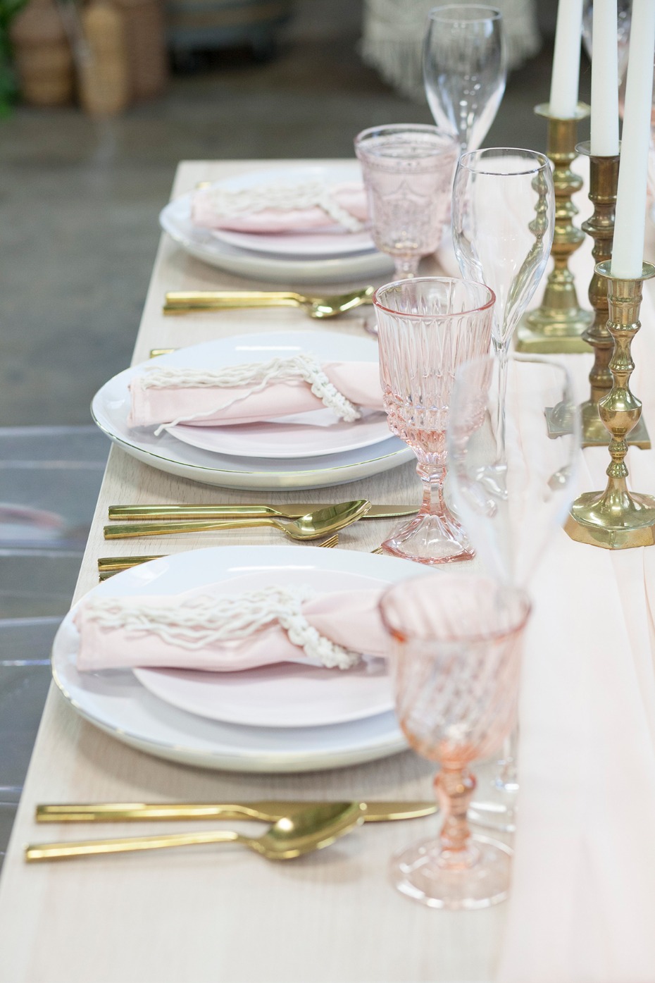blush and gold wedding table decor for your modern boho wedding