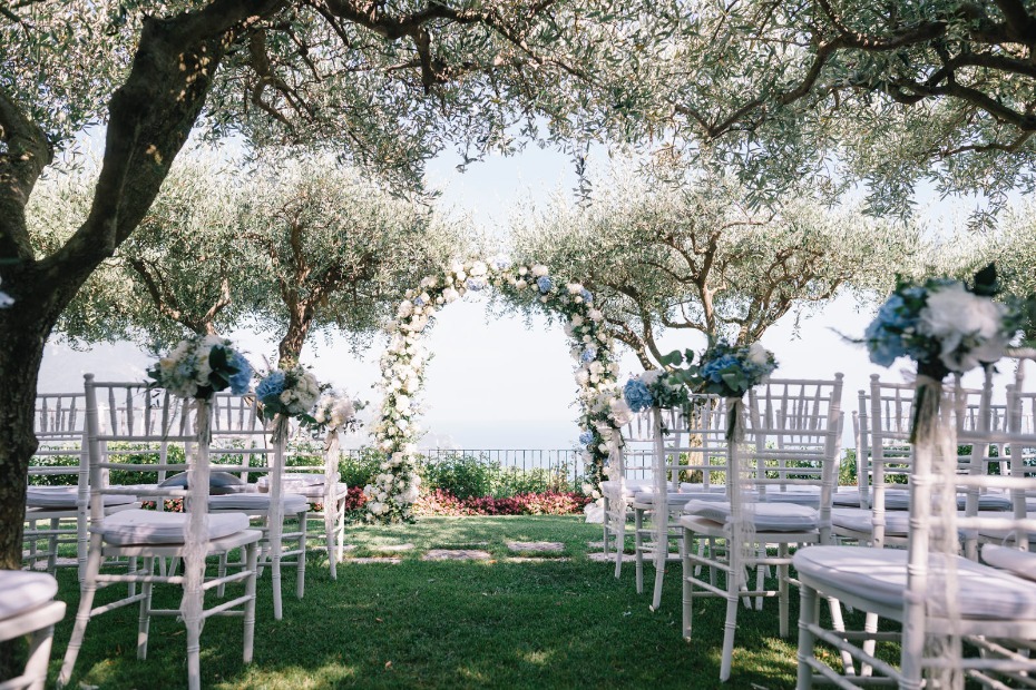 blue and white garden wedding ceremony