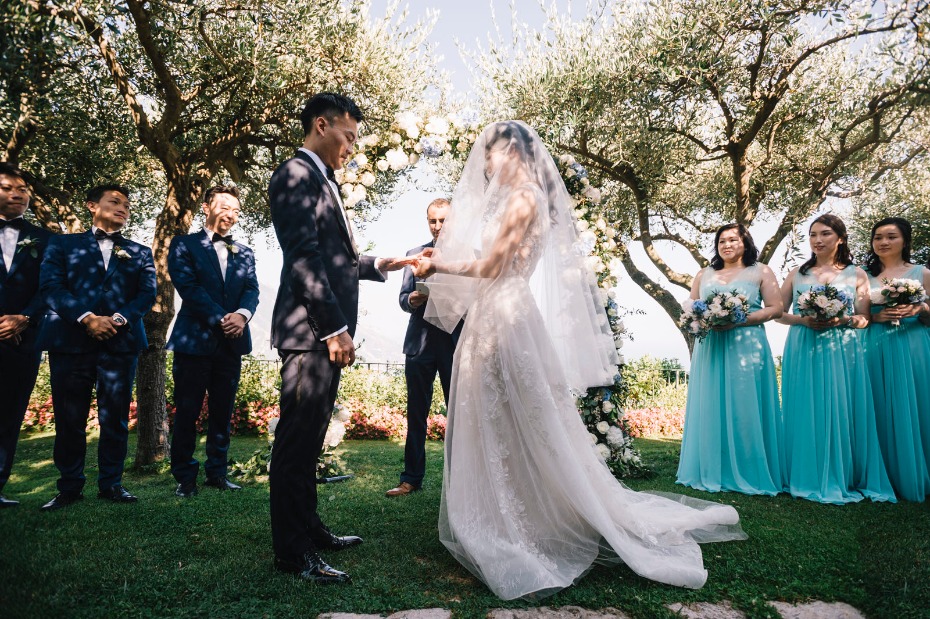 exchanging wedding rings