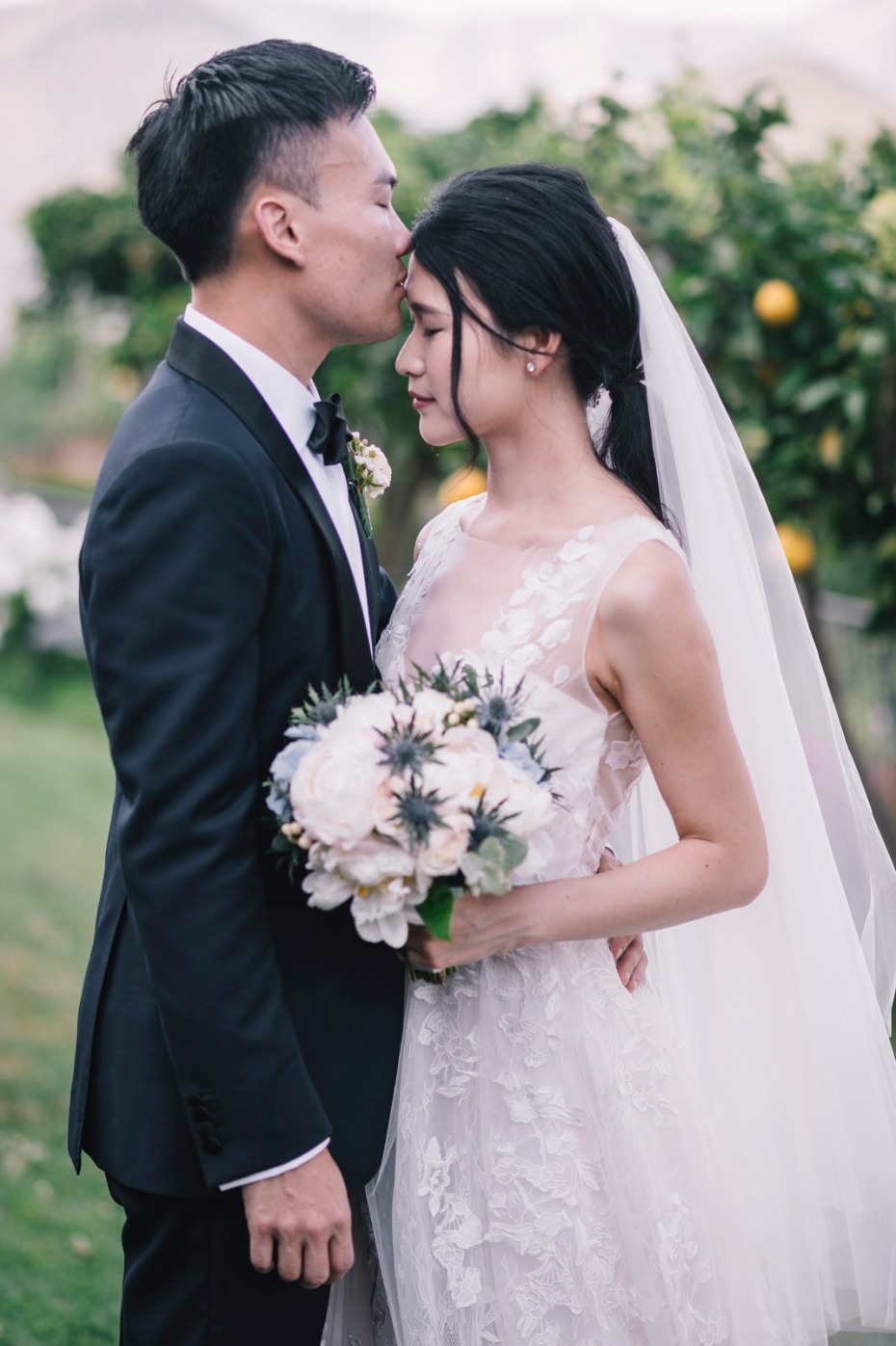 sweet bride and groom wedding photo idea