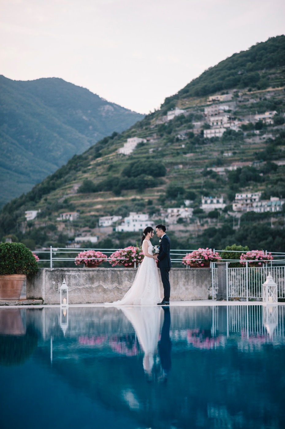 wedding photo ideas next to the hotel pool