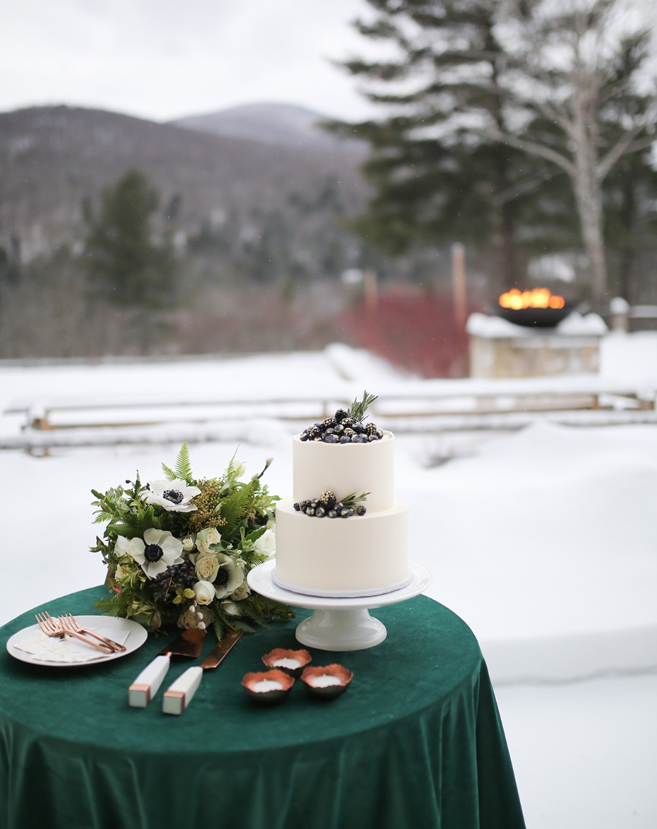 winter wedding cake idea