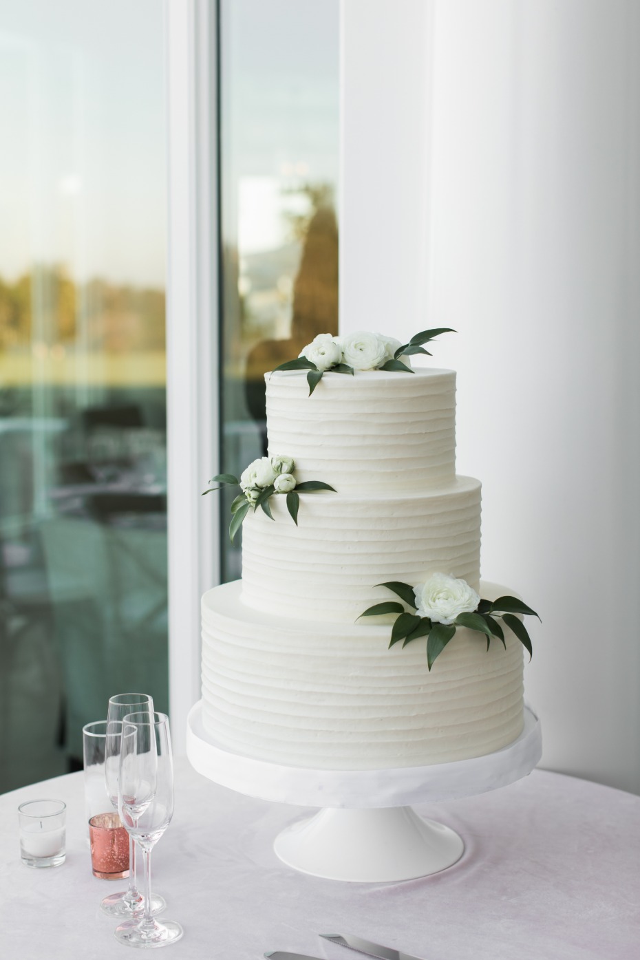 Simple white and green wedding cake